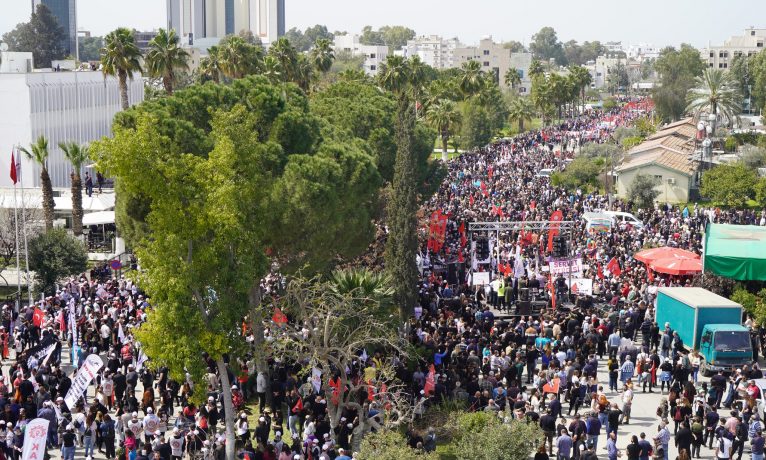 Sendikalardan ortak uyarı: Fakirleşme politikalarına karşı genel grev yolda!