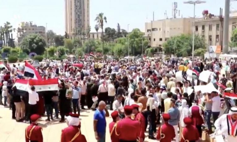 Halep’te Türkiye’ye protesto: Suriye topraklarından çıkın