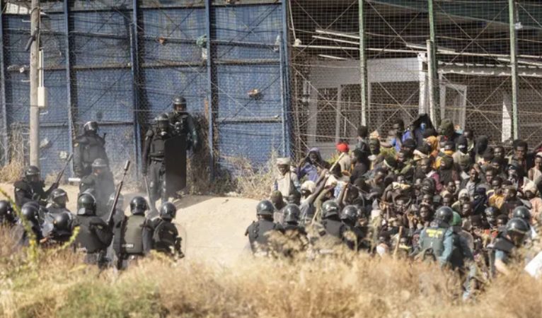 Afrikalı göçmenler, İspanya sınırını geçmeye çalıştı: 18 ölü (VİDEO)