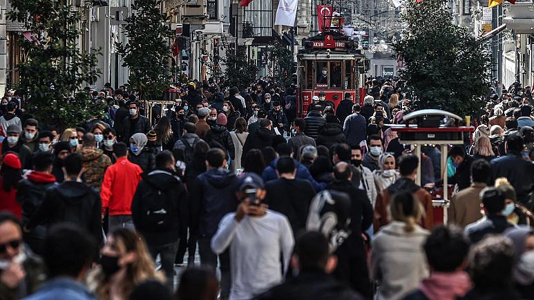 Türkiye I Çıplak dolaşma, sokakta cinsel ilişki, kendini yakma…Bu eylemler neden yaşanıyor?