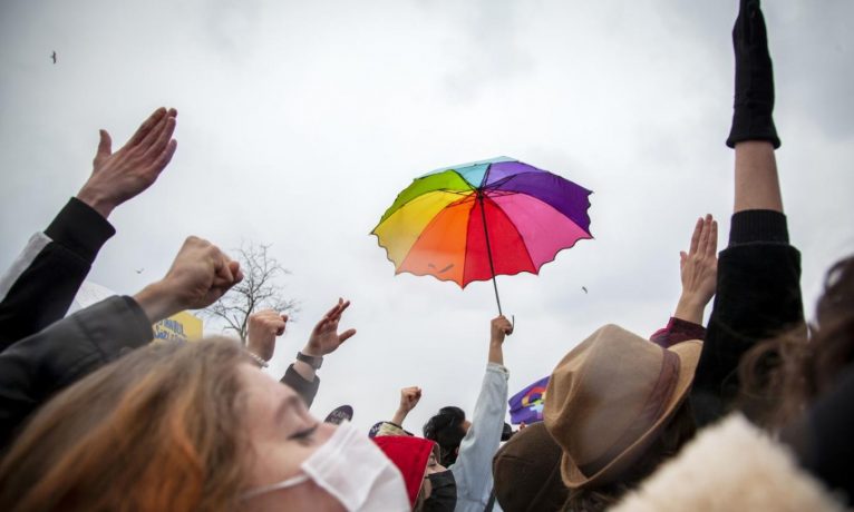 LGBTİ+’ların ailelerinden: Evlatlarımızın yanındayız, onları bağrımıza basıyoruz