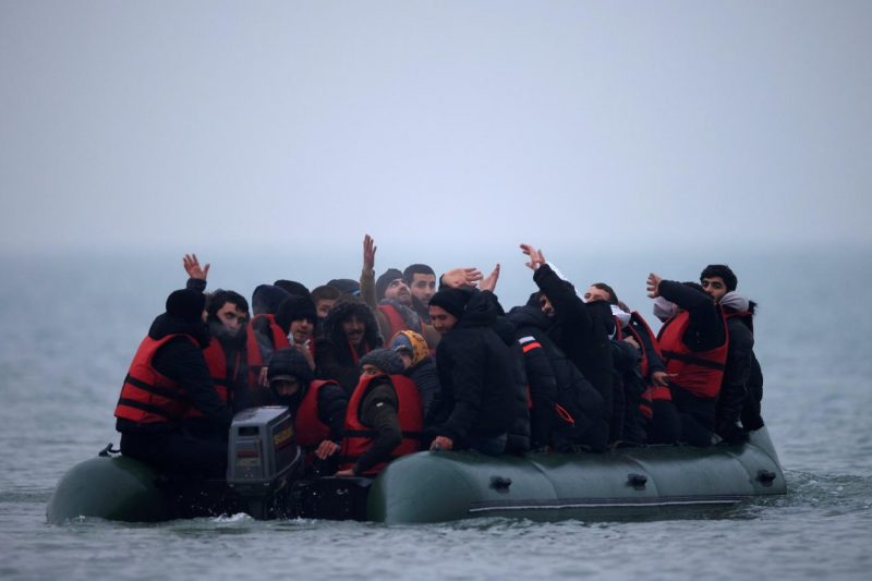 Birleşik Krallık açlık grevindeki sığınmacıları Ruanda’ya daha erken göndermekle tehdit etti