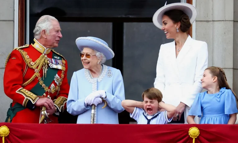 Kraliçe Elizabeth’in 70. yıl taht kutlamasına damga vuran anlar