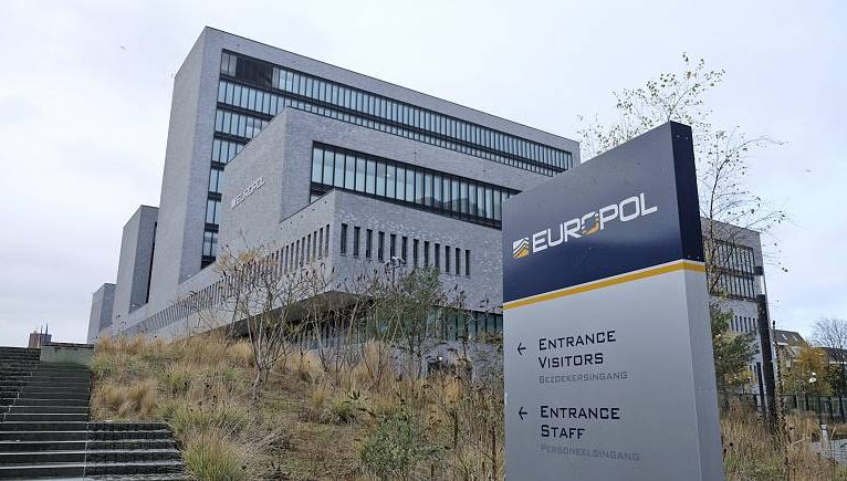 Europol, insan tüccarı şüphelisi 130 kişiyi tutukladı