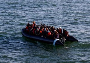 AB Komisyonu, Yunanistan’ı göçmenleri ‘yasa dışı ve şiddet yoluyla’ geri itmeler konusunda uyardı