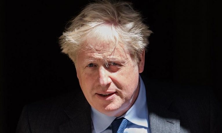 Johnson istifa çağrılarını reddetti