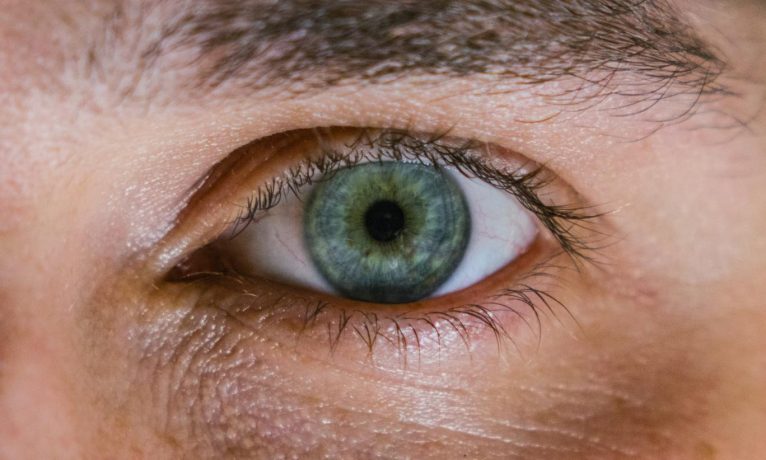 Depresyon ve demans tedavisinde yeni umut: Gözleri elektrikle uyarmak