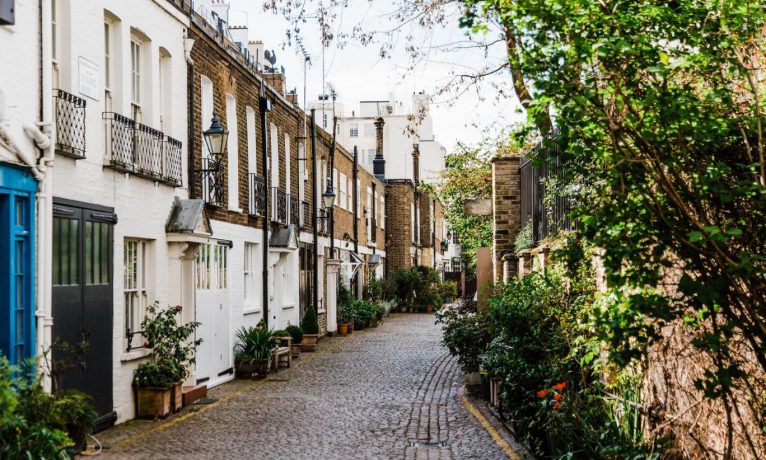 Londra’da ortalama gelirli birinin ev alabilmek için maaşını 40 yıl biriktirmesi gerekiyor