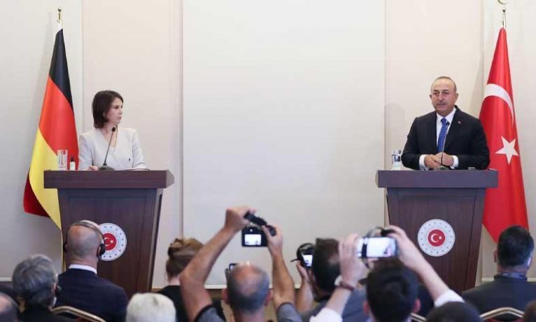 Türk-Alman Dışişleri Bakanları ortak basın toplantısında gerginlik