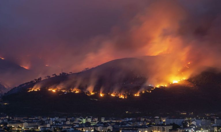 İspanya’da 30 farklı noktada yangın devam ediyor