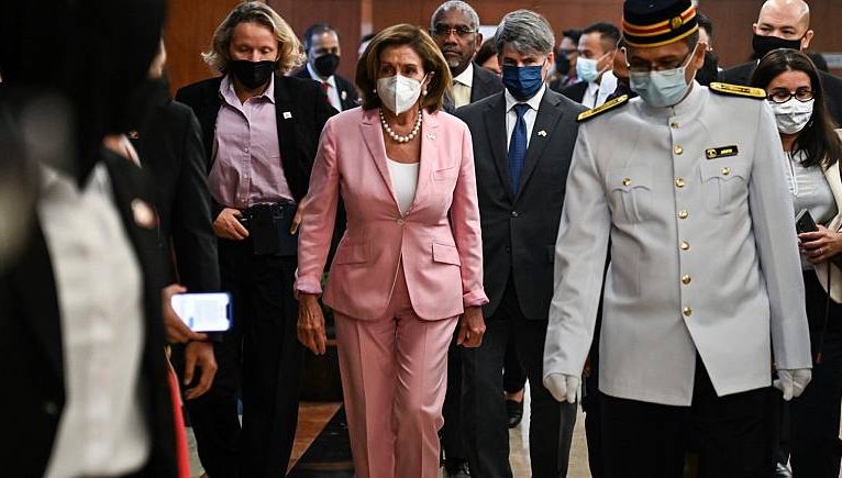 ABD Temsilciler Meclisi Başkanı Nancy Pelosi Tayvan’da: ABD’li büyükelçi Çin Dışişleri Bakanlığı’na çağrıldı