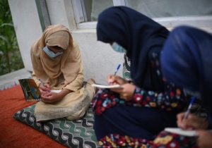 Afgan kız çocukları Taliban’dan gizli eğitim almaya çalışıyor