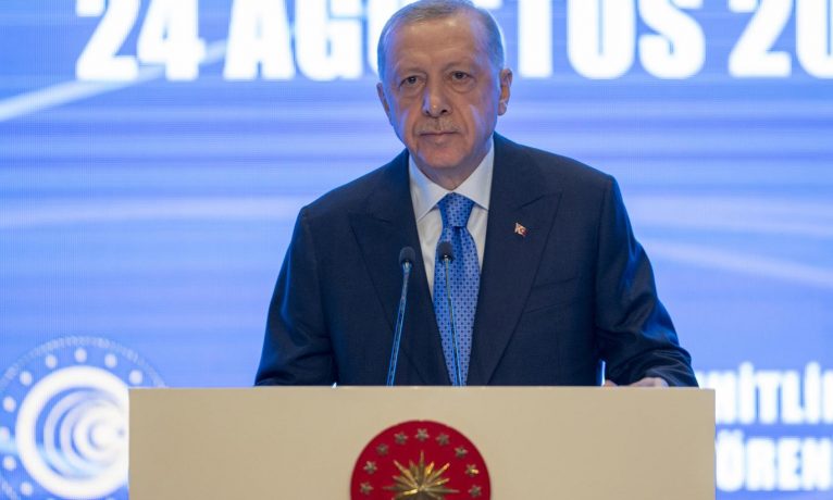 Erdoğan: Üreticilerin yüzünü güldürdüğümüz bir dönem yaşıyoruz, fabrikalar harıl harıl çalışıyor