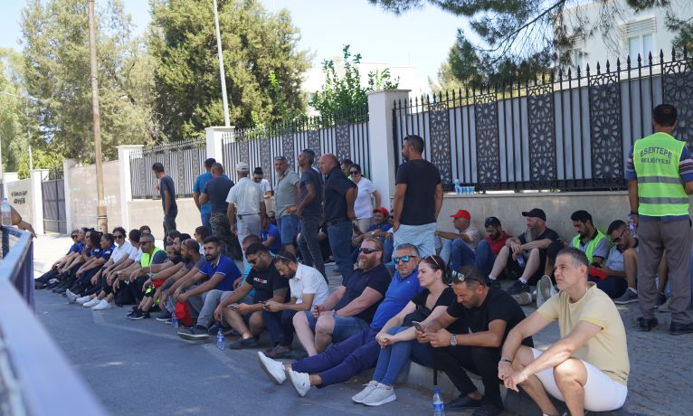 Emekçilerin eylemi devam ediyor: Tasarı geçerse yargıya başvuracağız