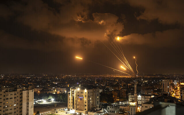 İsrail, Gazze’ye füze yağdırdı