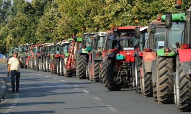 Sırbistan’da çiftçiler ayakta: Büyük toprak sahipleri ve yabancı şirketler vergilendirilsin