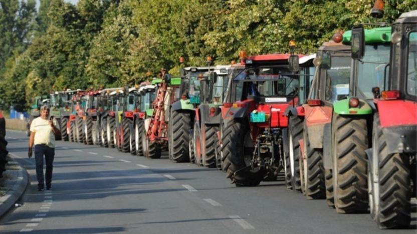 Sırbistan’da çiftçiler ayakta: Büyük toprak sahipleri ve yabancı şirketler vergilendirilsin