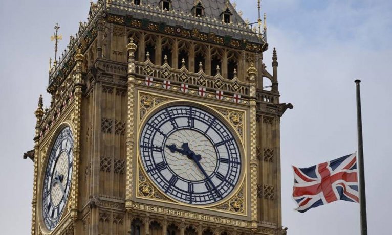 Kraliçe Elizabeth için yapılan saygı duruşu sırasında çanları çalmayan Big Ben’e soruşturma