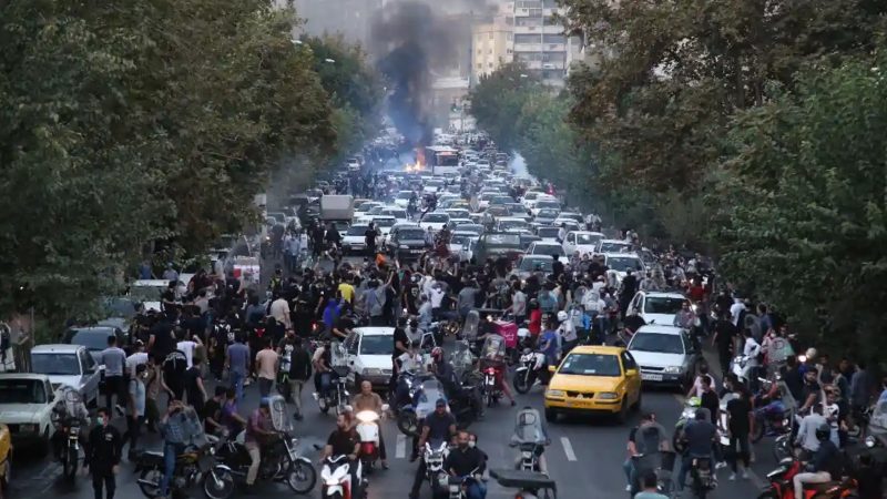 İran’da Mahsa Amini’nin ölümüyle başlayan protestolar sürüyor; Cumhurbaşkanı Reisi, “Eylemler bastırılacak” dedi