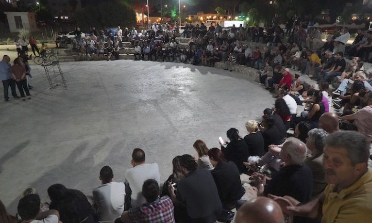 KÜLLİYEYE KARŞI OMUZ OMUZA