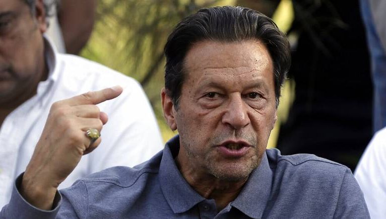 Pakistan medyası: Eski Başbakan İmran Han uçak kazasından kurtuldu