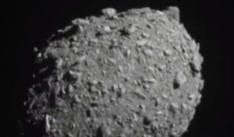 NASA’nın uzay aracı 11 milyon kilometre uzaklıktaki asteroide tam isabetle çarptı