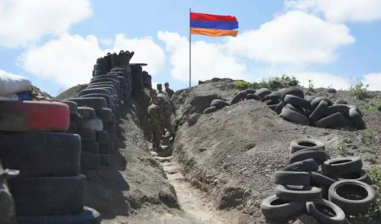 Azerbaycan ve Ermenistan arasındaki çatışmalarda en az 99 asker hayatını kaybetti