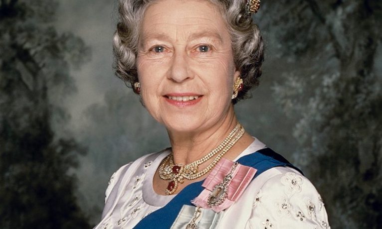 Britanya Komünist Partisi’nden Kraliçe II. Elizabeth’in ardından açıklama: Yönettiği krallığı tüm hızıyla devam eden emperyalist faaliyetlerle baş başa bırakarak öldü