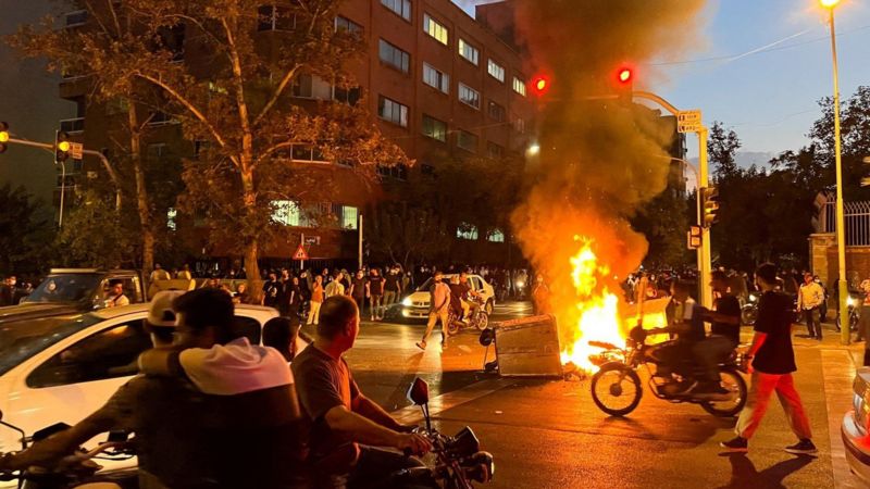 İ﻿ran’daki protestolar: “Sesimizi kesmezsek, bize tecavüz edeceklerini söylediler”