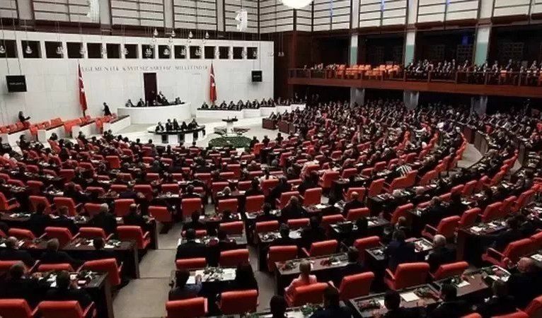 Türkiye I “İstibdat Yasası” muhalefetin itirazlarına karşın Meclis’ten geçti