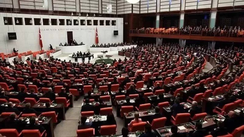Türkiye I “İstibdat Yasası” muhalefetin itirazlarına karşın Meclis’ten geçti