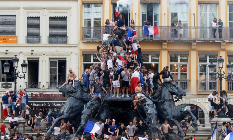 Paris, Dünya Kupası maçlarını göstermeme boykotuna katıldı