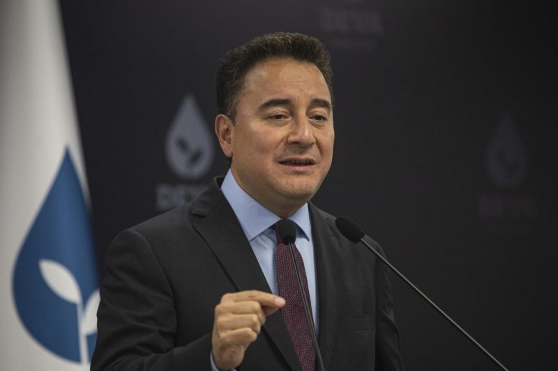 Babacan: Başörtüsü üstündeki baskıyı kaldıran iktidar, başka yaşam tarzlarını ötekileştirdi