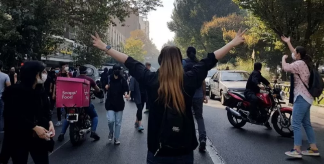 İran’dan üç kadın protestoları anlattı: “Polisin gözünde korkuyu gördüm”