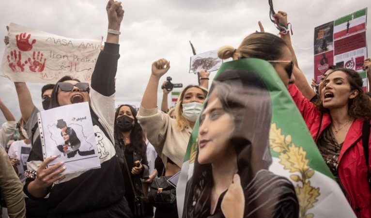 İ﻿ran dini lideri Hamaney, protestolar için ABD ve İsrail’i suçladı