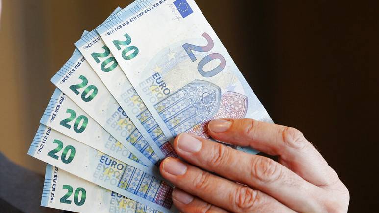 Belçikalı bakanlar maaşlarından yüzde 8 kesinti yapılmasını kabul etti
