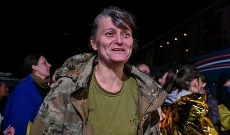 Ukrayna ve Rusya arasında esir takası: Kadın askerlere karşı denizciler