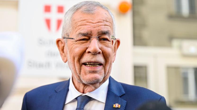 Avusturya’da aşırı sağ kaybetti, cumhurbaşkanlığı seçimini Van der Bellen kazandı