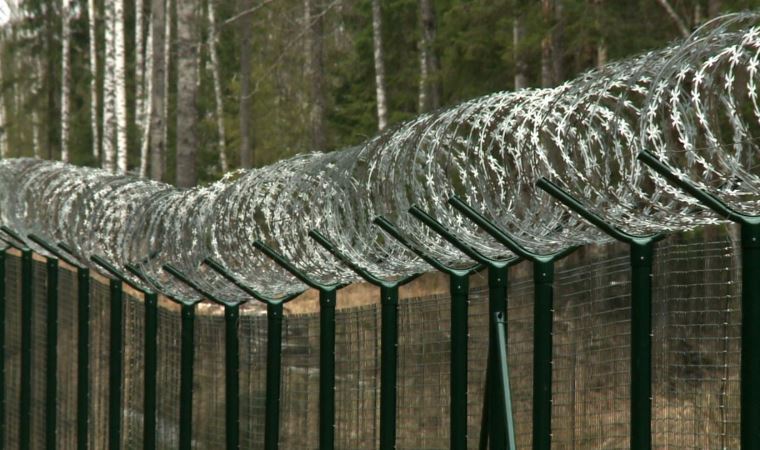 Finlandiya Rusya sınırına tel örgü çekiyor