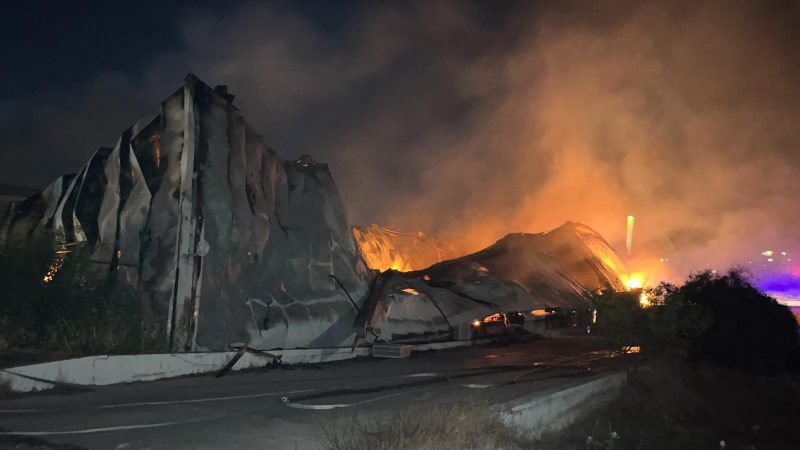 Mağusa serbest limanda yangın henüz kontrol altına alınamadı