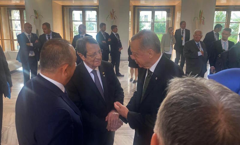 Erdoğan ile Anastasiadis’ten ayaküstü sohbet