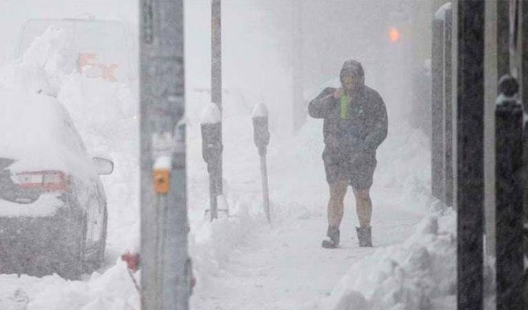 New York’ta etkili olan kar fırtınasında iki kişi öldü