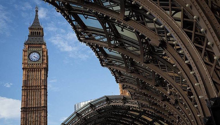 Londra’nın ünlü Big Ben Kulesi 5 yıl tadilatın ardından yeniden hizmete girdi