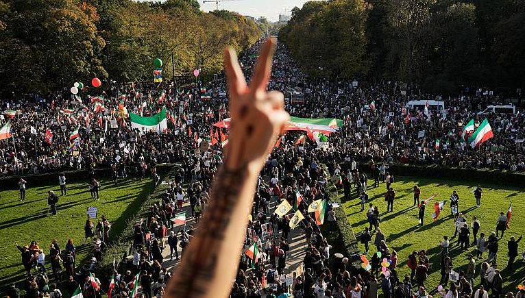 Avrupa Birliği ve İngiltere’den İran’a ‘Mahsa Amini’ yaptırımları