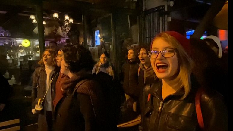 İstanbul’da Kadına Karşı Şiddetle Mücadele Günü: Taksim’e yürümek isteyen kadınlara gözaltı
