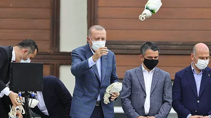 Erdoğan’ı karşılamaya gidene eşofman takımı hediye