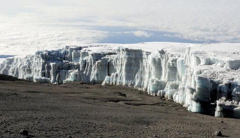 BM: İklim değişikliği yüzünden 2050’ye kadar Kilimanjaro Dağı’nda buzul kalmayacak
