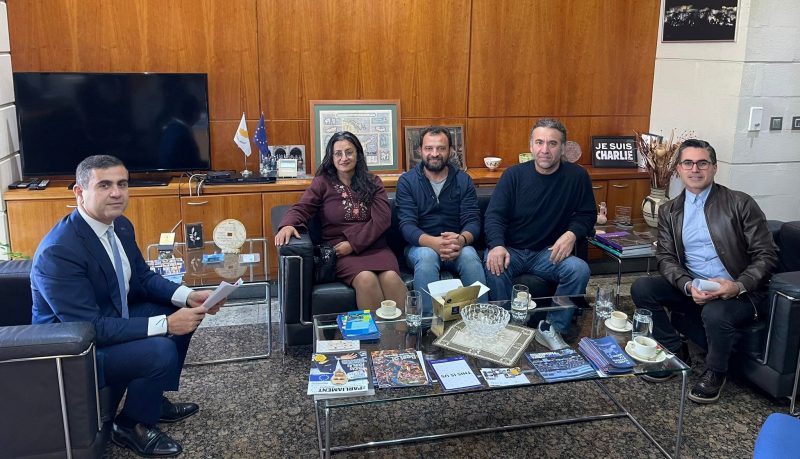 “Kimliksizler” AB Parlamentosu Kıbrıs Ofisi Başkanı Andreas Kettis ile görüştü