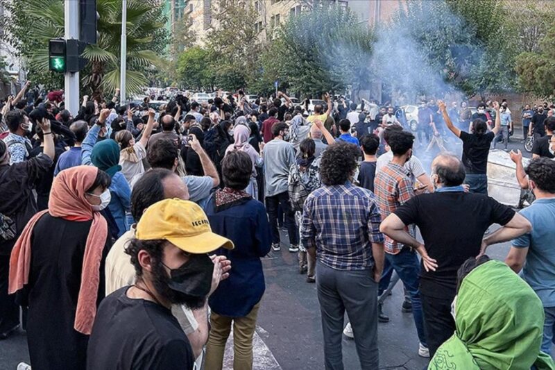 Tahran’daki göstericilerden 400’ü hakkında hapis kararı çıktı