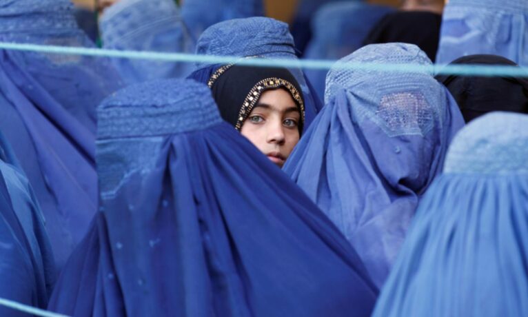 Taliban, kız çocuklarının ilkokula gitmesini de yasakladı